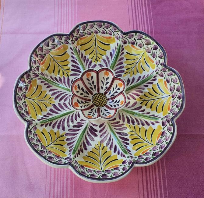 200619-02-mexican-ceramic-pottery-tortilla-chip-with-deep-cheese-hand-painted-talavera-majolica-hand-made-mexico