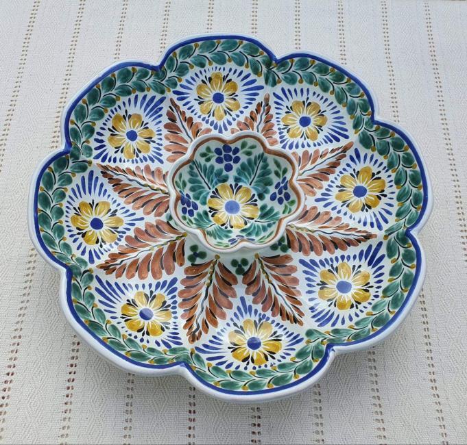  200629-02-mexican-ceramic-pottery-tortilla-chip-with-deep-cheese-hand-painted-talavera-majolica-hand-made-mexico