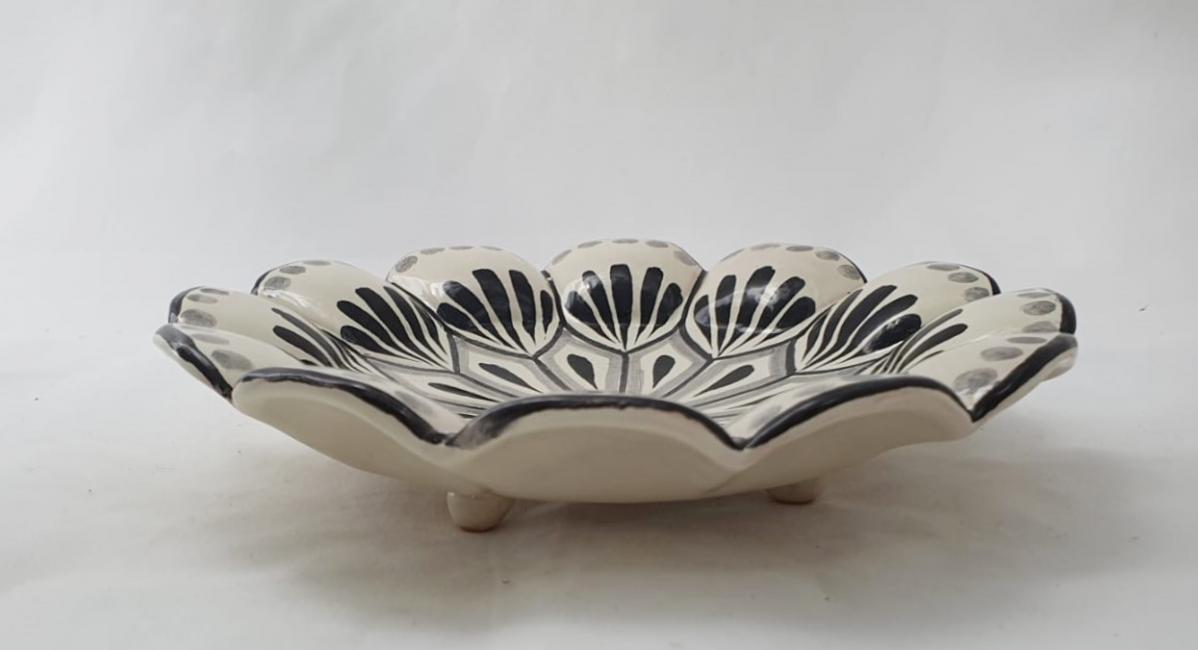 ceramica mexicana pintada a mano majolica talavera libre de plomo Botanero Flor<br>Blanco y Negro