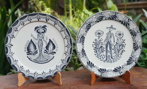  catrina-plates-traditions-dayofthedeath-mexicanculture-ceramics-handmade-handpainted-mexicanpottery-gorkypottery-decoration-kitchen-tabletop-tablesettings