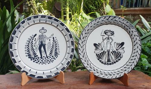  catrina-plates-traditions-dayofthedeath-mexicanculture-ceramics-handmade-handpainted-mexicanpottery-gorkypottery-tradicional-decoration-kitchen-tabletop-tablesettings-tebalesetup-eat