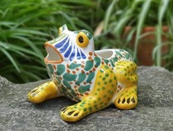 frog-planter-maceta-rana-handmade-hand-painted-mexican-pottery-gorkygonzalez-gto-mexico-handcrafts-art-gallery-amazon-momday
