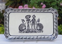 mexican-ceramic-pottery-serving-tray-platter-catrina-black-majolica-hand-painted-halloween-motives-hand-made-mexico-tabledecor-2