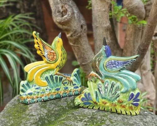 decorative-bird-table-hancrafts-talavera-majolica-handmade-mexico-colors