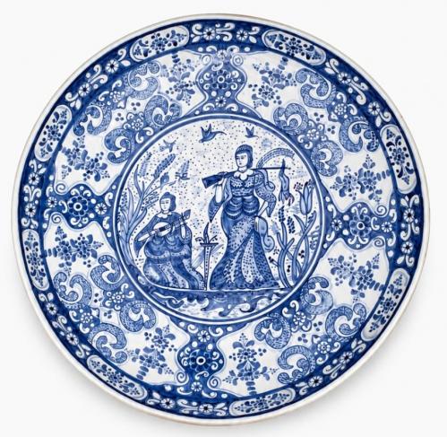 decorative-wall-platter-japanese-woman-blue-and-white-majolica-gorky-2
