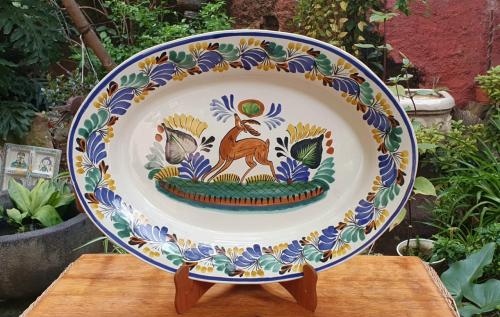 deerovaltray-ceramics-handmade-handpainted-mexicanpottery-gorkypottery-tradicional-decoration-kitchen-tabletop-tablesettings-tebalesetup-eatdifferent-cookingwithstyle-mexicantable