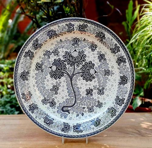  handcrafts-mexican-wall-platters-folk-art-hand-made-mexico-gorky-workshop-little-flower-black-and-white
