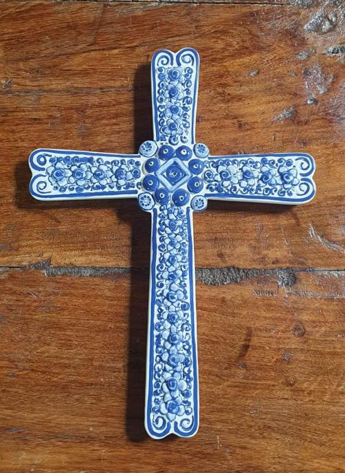 largecross-ceramics-handmade-handpainted-mexicanpottery-gorkypottery-tradicional-decoration-religion-mexicanculture-blueandwhite