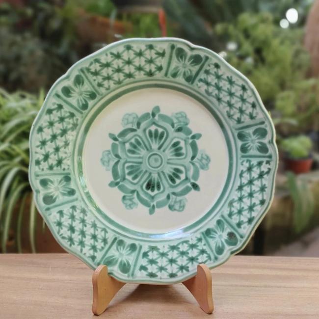 mexican-ceramic-plates-pottery-hand-painted-flower-pattern-talavera-majolica-table-decor-mexico-green