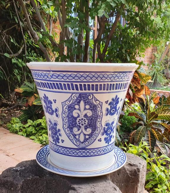 artesanias mexicanas ceramica talavera Majolica pintada en Taller de Gorky Gonzalez Guanajuato Mexico