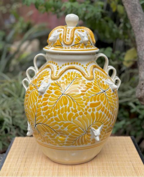 artesanias mexicanas ceramica talavera Majolica pintada en Taller de Gorky Gonzalez Guanajuato Mexico