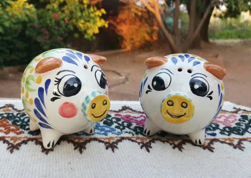  mexican-pottery-pig-ceramic-figure-majolica-handcraft-mexico-handpainted-farmanimals-farm-kitchen-2