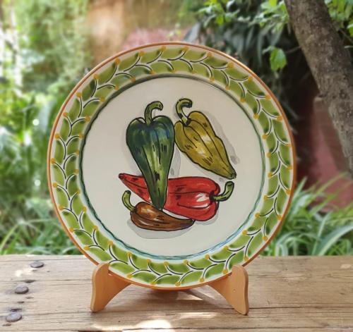 artesanias mexicanas ceramica talavera Majolica pintada en Taller de Gorky Gonzalez Guanajuato Mexico