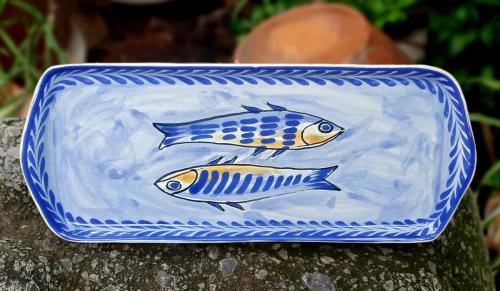  mexican-trays-ceramics-sardines-sea-design-gift-from-mexico-handcrafts-trable-blue-background